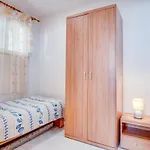 With Parking Space Bilo - Primosten - 21366 Apartman
